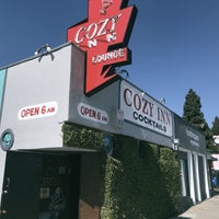 รูปภาพถ่ายที่ Cozy Inn โดย Joe G. เมื่อ 9/17/2019
