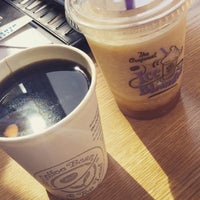 Photo taken at The Coffee Bean &amp;amp; Tea Leaf by Q on 3/10/2015