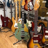 Photo taken at Retrofret Vintage Guitars by Zack K. on 5/18/2019