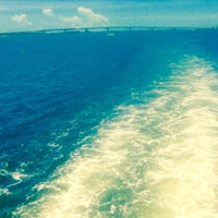 Foto tirada no(a) LeBarge Tropical Cruises por @SocialSweet S. em 8/19/2015