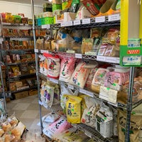Photo taken at Hana Japanese Market by Alex💨 R. on 5/11/2019