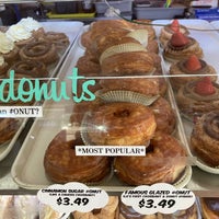 Das Foto wurde bei DK&#39;s Donuts and Bakery von Alex💨 R. am 9/10/2021 aufgenommen
