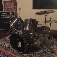 รูปภาพถ่ายที่ Lennon Rehearsal Studios โดย Alex เมื่อ 11/17/2016
