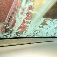 5/7/2015에 subtitles f.님이 Express Car Wash에서 찍은 사진