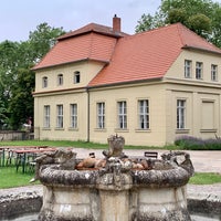 Das Foto wurde bei Schloss Plaue von ☀️ Dagger am 6/28/2020 aufgenommen
