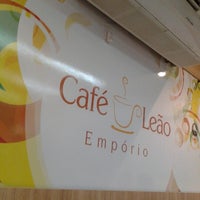 Foto tirada no(a) Café Leão Empório por Carla A. em 2/14/2013