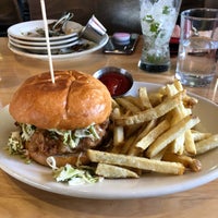 4/26/2019 tarihinde Jesse G.ziyaretçi tarafından Red Dog Restaurant &amp;amp; Bar'de çekilen fotoğraf
