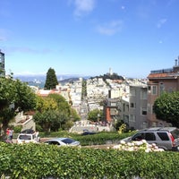 Photo taken at Lombard Street by Mymy N. on 7/16/2015