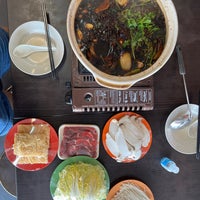 6/25/2023 tarihinde Winnie L.ziyaretçi tarafından Qi Wei Chicken Claypot 奇味鸡煲'de çekilen fotoğraf