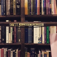 2/21/2015 tarihinde Winnie L.ziyaretçi tarafından Owl &amp;amp; Company Bookstore'de çekilen fotoğraf