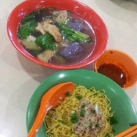 Photo taken at Special Chilli Yong Tau Foo by Audrey K. on 10/16/2012