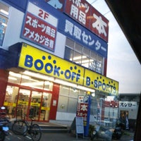 Photo taken at BOOKOFF PLUS Fujisawa Oba-Shop by さすらいの 旅. on 7/16/2017