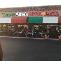 Das Foto wurde bei Tony &amp;amp; Alba&amp;#39;s Pizza &amp;amp; Pasta von Tony &amp;amp; Alba&amp;#39;s P. am 8/8/2015 aufgenommen