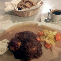 Foto diambil di Little Ethiopia Restaurant oleh Jacqueline L. pada 12/20/2012