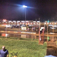 Foto tirada no(a) Dixie Speedway Home of the Champions por Trent M. em 6/2/2013