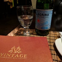 Foto scattata a Vintage Restaurant and Lounge da Tucker H. il 12/19/2018