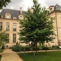 Photo taken at Jardin Francs Bourgeois-Rosiers by Hen s. on 5/18/2019