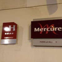 Photo taken at Hôtel Mercure Paris La Villette by NOIR on 10/13/2017