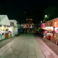 Photo taken at Tomioka Hachimangu Shrine by NOIR on 1/4/2017