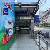 Photo taken at MRT Phra Ram 9 (BL20) by gigabass on 3/4/2023