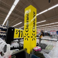 รูปภาพถ่ายที่ Walmart โดย gigabass เมื่อ 12/12/2022