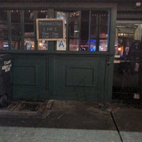 Foto diambil di McKenna&amp;#39;s Pub oleh Michael L. pada 1/25/2024