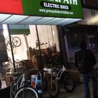 Foto diambil di Greenpath Electric Bikes oleh Michael L. pada 11/30/2021