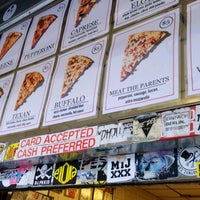 5/30/2021 tarihinde Michael L.ziyaretçi tarafından Vinnie&amp;#39;s Pizzeria'de çekilen fotoğraf