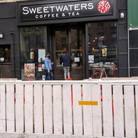 Foto diambil di Sweetwaters Coffee &amp;amp; Tea 5th Ave. Park Slope oleh Michael L. pada 4/21/2021