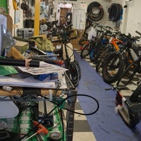 Foto diambil di Greenpath Electric Bikes oleh Michael L. pada 12/31/2022