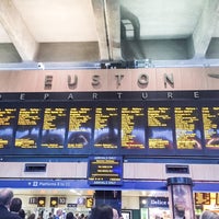 Photo taken at London Euston Railway Station (EUS) by Patricia 🐶 on 6/10/2016