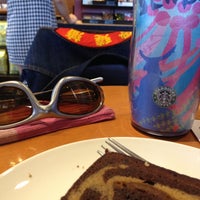 Photo taken at Starbucks Coffee 鎌倉店 by Dat&amp;#39;e M. on 5/10/2013