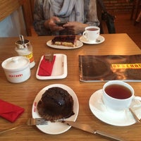 Das Foto wurde bei Brot Haus Cafe von Ruslan am 10/15/2017 aufgenommen