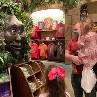 Photo taken at Rainforest Cafe by Ted R. on 3/7/2021
