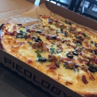 Photo taken at Pieology Pizzeria by Jose d. on 11/30/2016