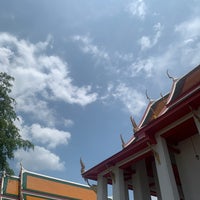 Photo taken at Wat Hong Rattanaram Ratchaworawihan by michatong on 4/14/2021