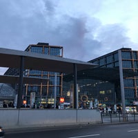 Photo taken at H S+U Hauptbahnhof by Alper Tolga S. on 12/29/2019
