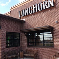Photo taken at LongHorn Steakhouse by Techknow G. on 4/7/2013