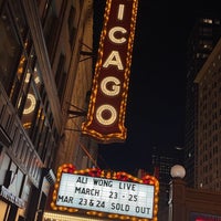 Foto diambil di The Chicago Theatre oleh Magda R. pada 3/24/2024