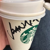 Foto scattata a Starbucks da Joanna A. il 3/31/2018