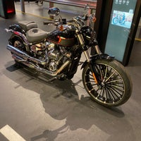 รูปภาพถ่ายที่ Harley-Davidson Museum โดย Noah X. เมื่อ 4/14/2023