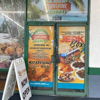 Foto scattata a Caribbean Sunshine Bakery da Noah X. il 6/22/2023