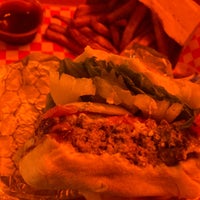 Foto tomada en Lucky&amp;#39;s Famous Burgers  por Noah X. el 12/31/2022