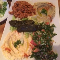 รูปภาพถ่ายที่ Byblos Lebanese Cuisine โดย Noah X. เมื่อ 6/11/2016