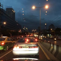 Photo taken at Ratchada-Lat Phrao Intersection Flyover by Pee C. on 8/9/2016