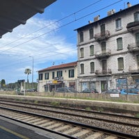 Foto tirada no(a) Gare SNCF de Saint-Laurent-du-Var por Carita H. em 6/10/2023