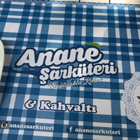 Das Foto wurde bei Anane Şarküteri ve Kahvaltı von 🌟 melike k. am 9/16/2017 aufgenommen