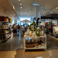 Photo taken at Crate &amp;amp; Barrel by Paola R. on 3/30/2019