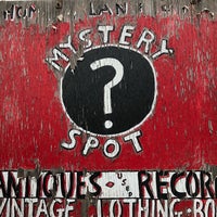 Foto scattata a Mystery Spot Antiques da Paola R. il 2/19/2018