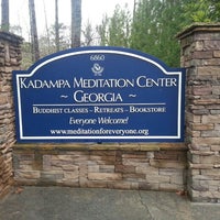 Das Foto wurde bei Kadampa Meditation Center von Tony G. am 5/11/2014 aufgenommen